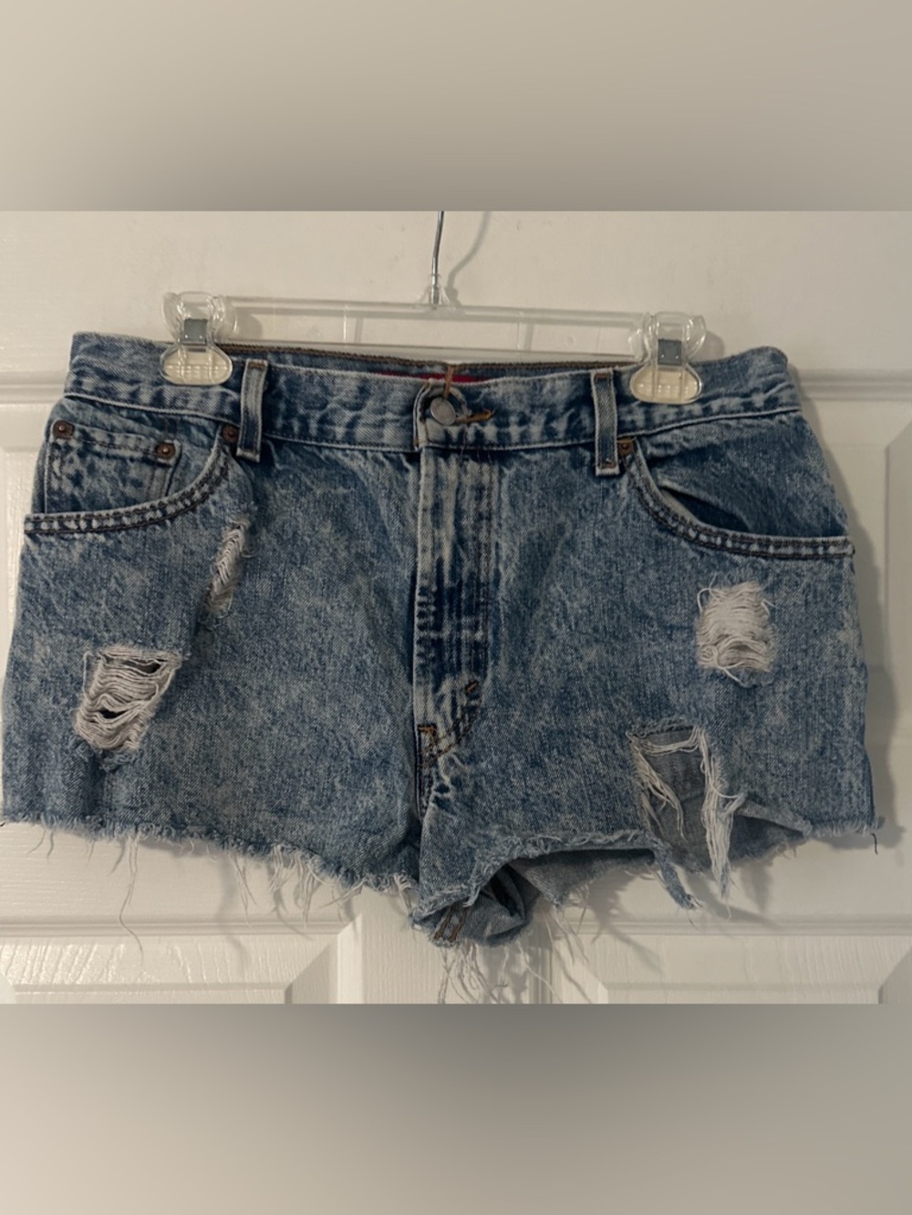 Women’s Vintage Levi Relaxed High Rise Stonewashed Distressing Raw Hem Shorts 12
